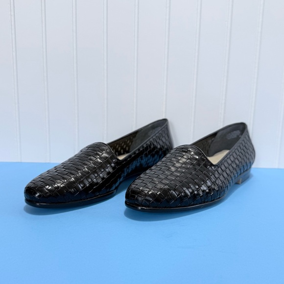 Women Black Trotters Liz Loafers size 11M - Picture 13 of 17